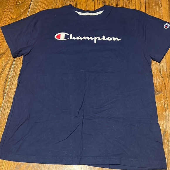 ⭐️women’s Champion tshirt - Picture 1 of 4